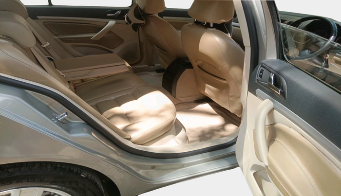 2011 Skoda Laura AMBIENTE 1.8 TSI, Petrol, Manual, 1,00,486 km, interior