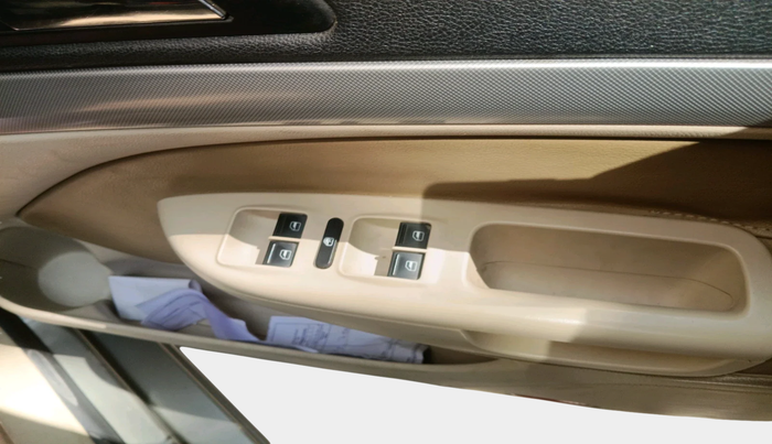 2011 Skoda Laura AMBIENTE 1.8 TSI, Petrol, Manual, 1,00,486 km, interior