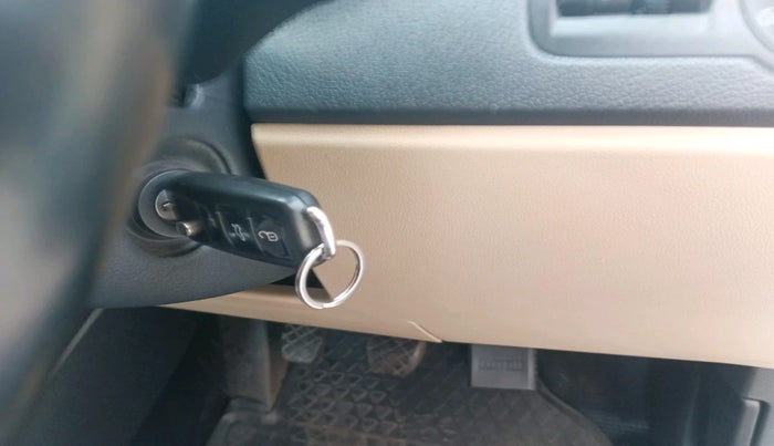 2016 Volkswagen Ameo HIGHLINE1.2L, Petrol, Manual, 78,239 km, interior