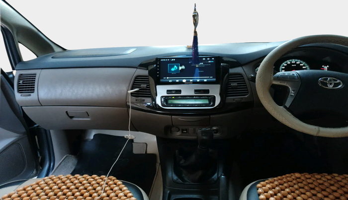 2015 Toyota Innova 2.5 VX 7 STR, Diesel, Manual, 1,45,097 km, interior