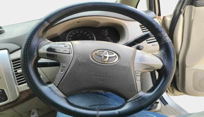 2013 Toyota Innova 2.5 VX 8 STR, Diesel, Manual, 2,33,460 km, interior