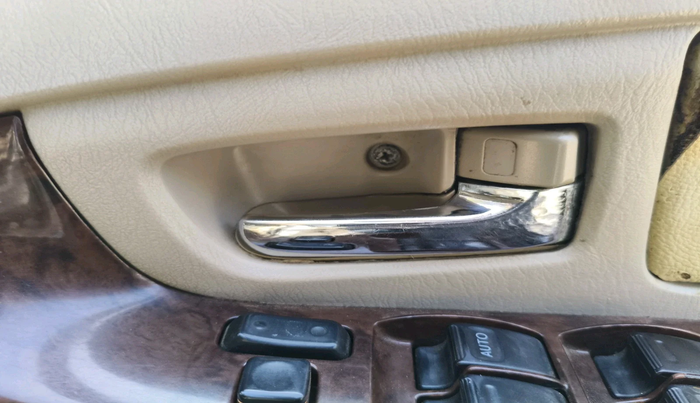 2013 Toyota Innova 2.5 VX 8 STR, Diesel, Manual, 2,33,460 km, interior