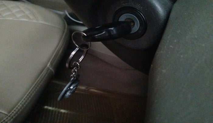 2011 Toyota Innova 2.5 G4 7 STR, Diesel, Manual, 1,41,715 km, interior