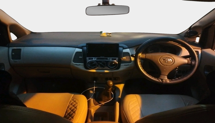 2011 Toyota Innova 2.5 G4 7 STR, Diesel, Manual, 1,41,715 km, interior