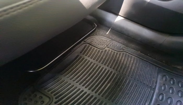 2022 KIA SONET HTE 1.2, Petrol, Manual, 39,078 km, interior