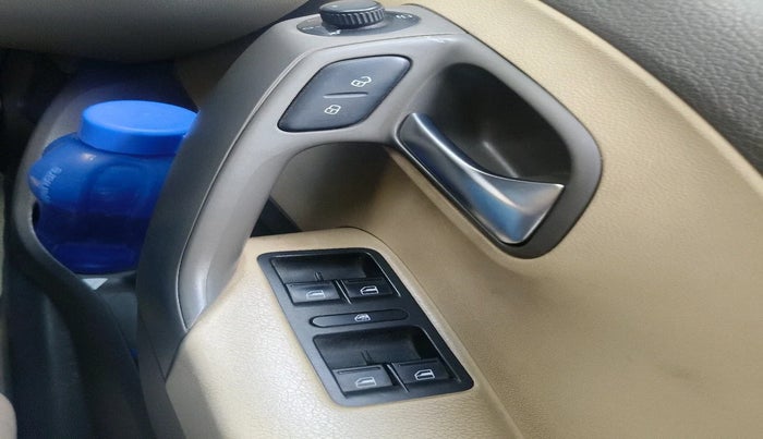 2017 Volkswagen Vento HIGHLINE PETROL AT, Petrol, Automatic, 1,39,969 km, interior