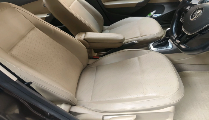 2017 Volkswagen Vento HIGHLINE PETROL AT, Petrol, Automatic, 1,39,969 km, interior