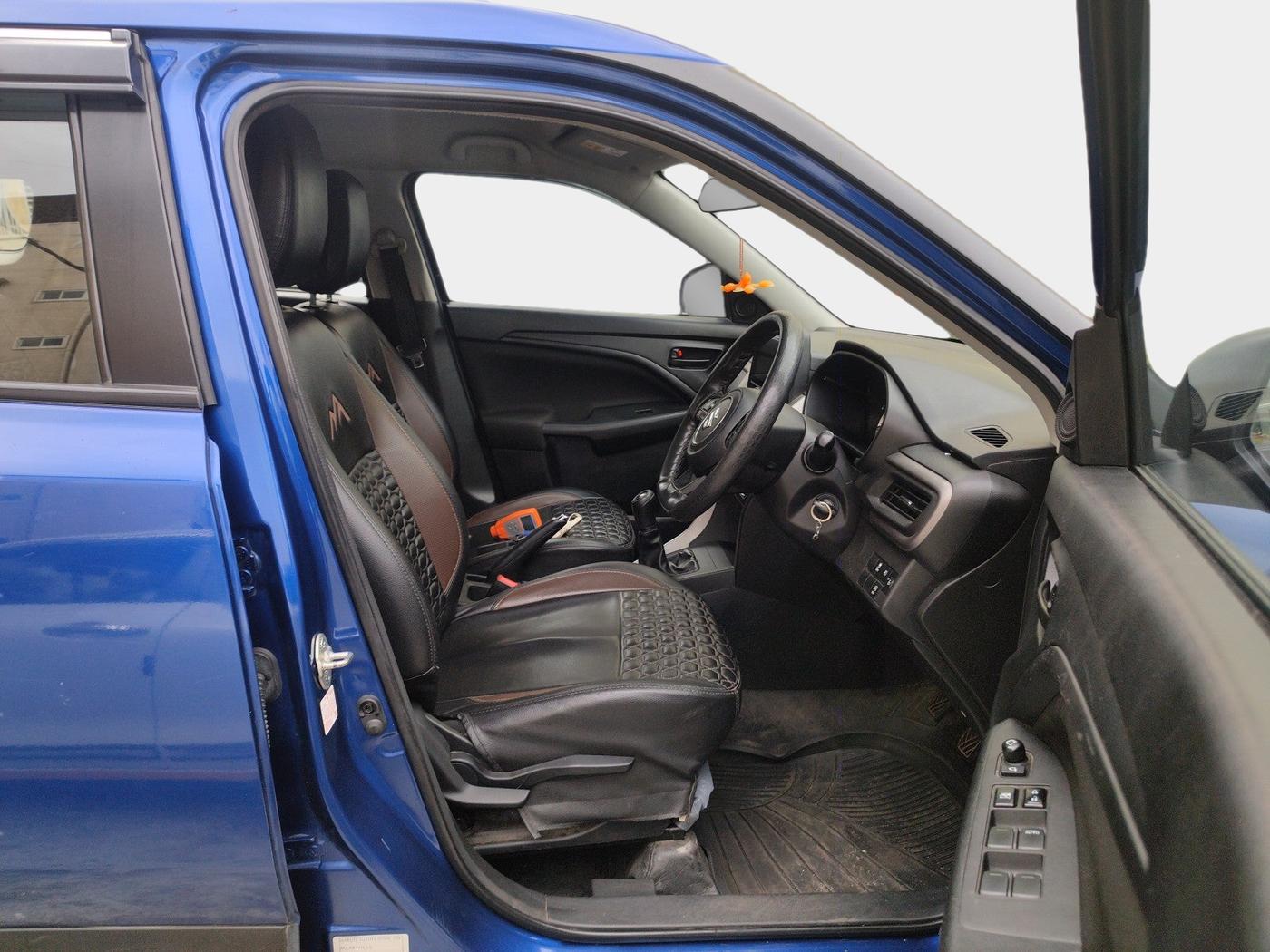 2022 Maruti BREZZA VXI SMART HYBRID, Petrol, Manual, 1,04,450 km, interior