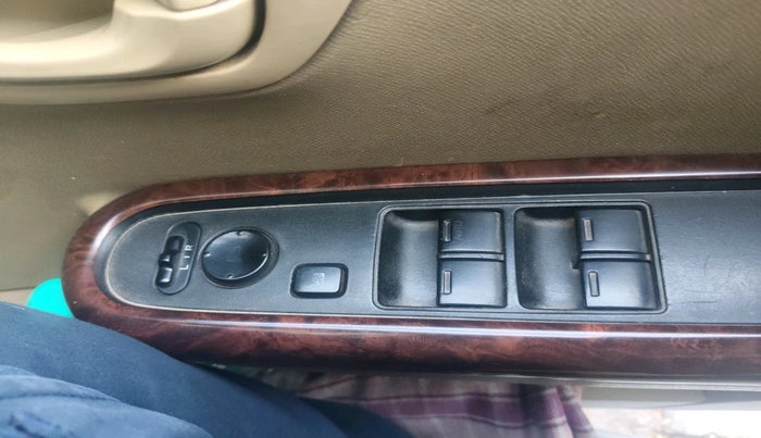 2015 Honda Mobilio 1.5L I-DTEC S, Diesel, Manual, 2,39,633 km, interior