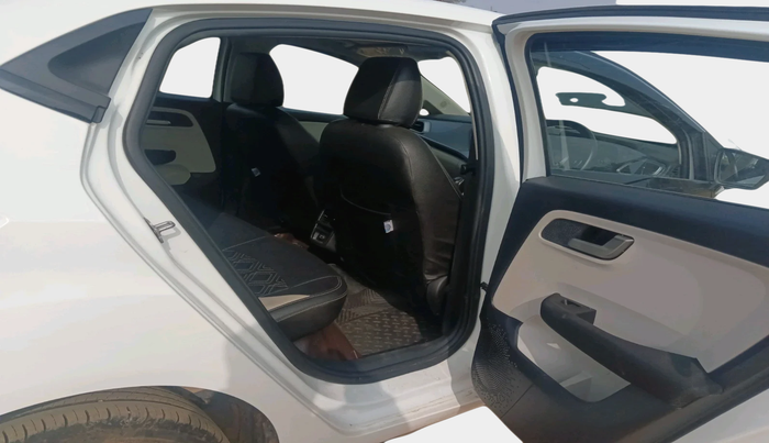 2024 Tata ALTROZ XZ + SUNROOF, Petrol, Manual, 10,525 km, interior