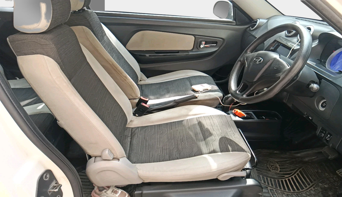 2016 Mahindra E2O T2, Electric, Automatic, 43,314 km, interior