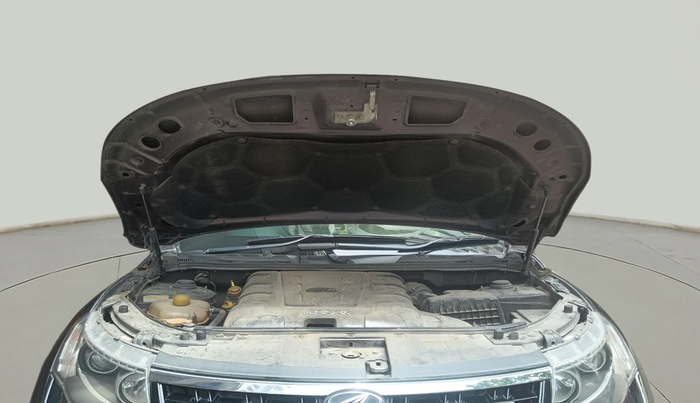 2019 Mahindra XUV500 W11 AT, Diesel, Automatic, 81,000 km, exterior