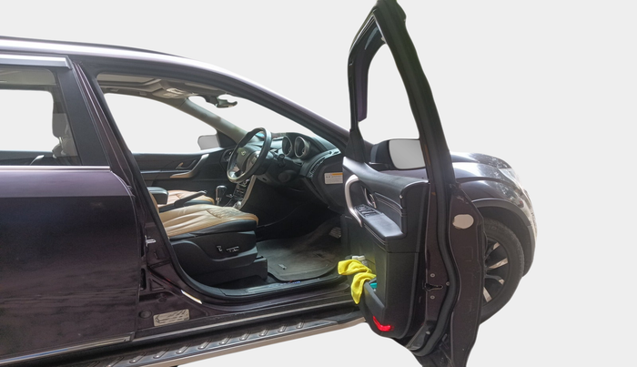 2019 Mahindra XUV500 W11 AT, Diesel, Automatic, 81,000 km, interior