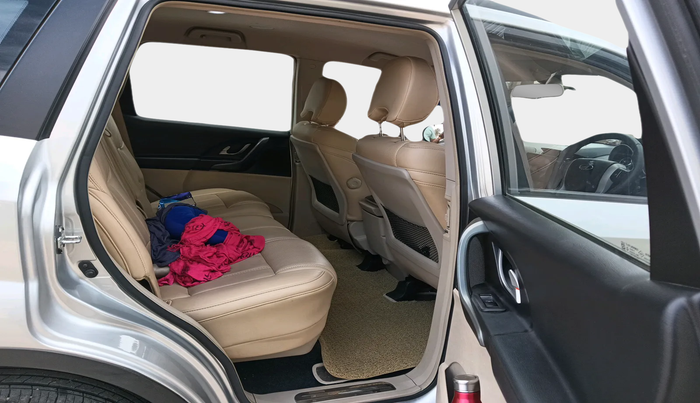 2017 Mahindra XUV500 W6, Diesel, Manual, 73,475 km, interior