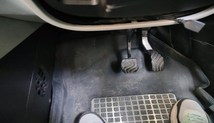 2020 Renault TRIBER RXZ AMT, Petrol, Automatic, 97,409 km, interior