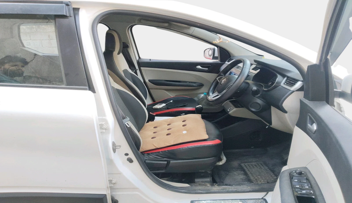 2020 Renault TRIBER RXZ AMT, Petrol, Automatic, 97,409 km, interior