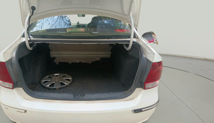 2011 Volkswagen Vento TRENDLINE 1.6, Petrol, Manual, 63,263 km, exterior