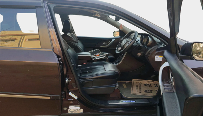 2013 Mahindra XUV500 W8, Diesel, Manual, 1,13,816 km, interior