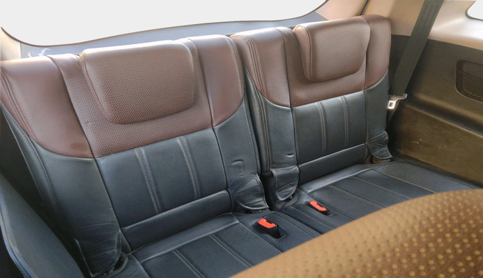 2013 Mahindra XUV500 W8, Diesel, Manual, 1,13,816 km, interior