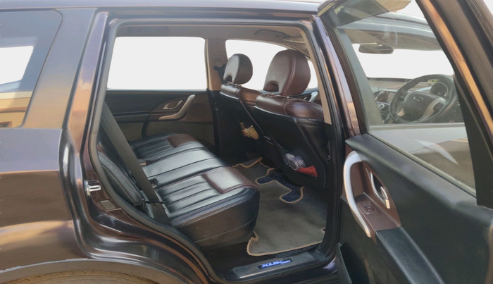 2013 Mahindra XUV500 W8, Diesel, Manual, 1,13,816 km, interior