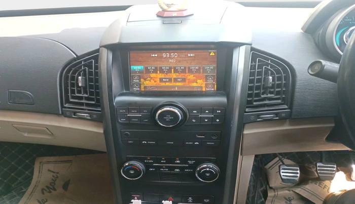 2015 Mahindra XUV500 W10, Diesel, Manual, 1,16,612 km, interior