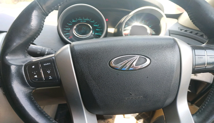 2015 Mahindra XUV500 W10, Diesel, Manual, 1,16,612 km, interior
