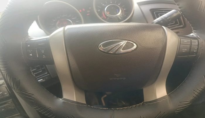 2013 Mahindra XUV500 W8, Diesel, Manual, 2,36,884 km, interior