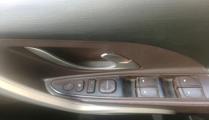 2013 Mahindra XUV500 W8, Diesel, Manual, 2,36,884 km, interior