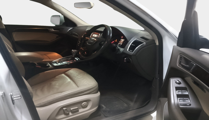 2013 Audi Q5 2.0 TDI QUATTRO, Diesel, Automatic, 1,71,739 km, interior