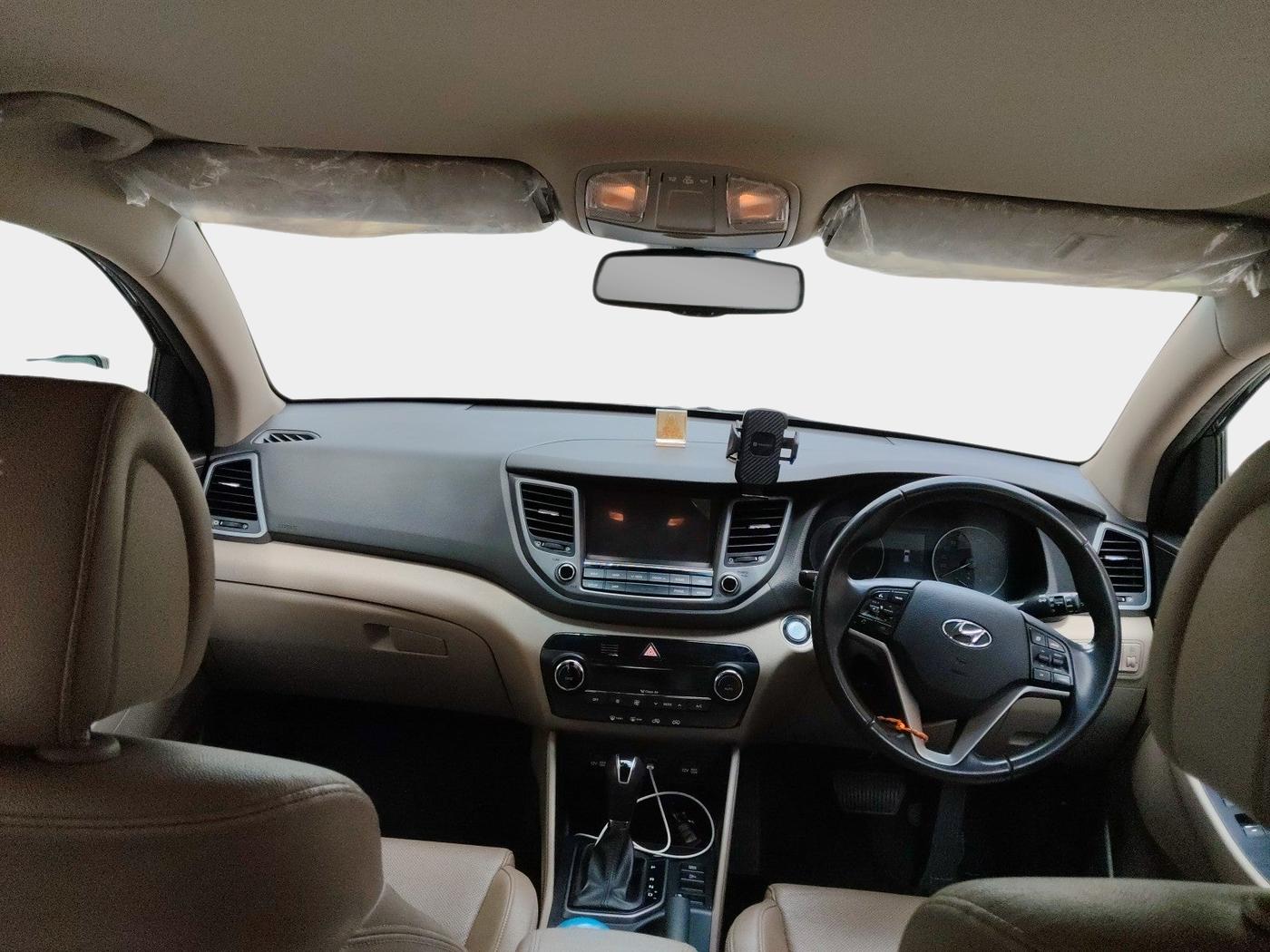 2018 Hyundai Tucson 2WD AT GL DIESEL
, Diesel, Automatic, 1,08,399 km, interior