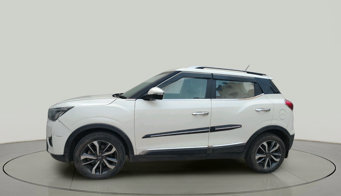 2019 Mahindra XUV300 W8 (O) 1.5 DIESEL AMT, Diesel, Automatic, 89,438 km, exterior