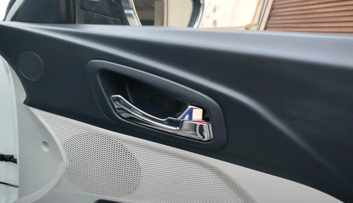 2019 Mahindra XUV300 W8 (O) 1.5 DIESEL AMT, Diesel, Automatic, 89,438 km, interior