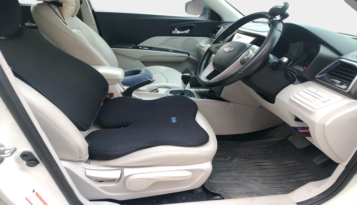 2019 Mahindra XUV300 W8 (O) 1.5 DIESEL AMT, Diesel, Automatic, 89,438 km, interior