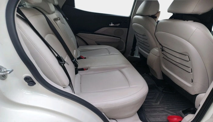 2019 Mahindra XUV300 W8 (O) 1.5 DIESEL AMT, Diesel, Automatic, 89,438 km, interior