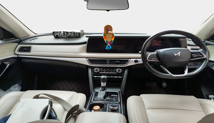 2021 Mahindra XUV700 AX 7 LUXURY D AT 7 STR, Diesel, Automatic, 78,797 km, interior