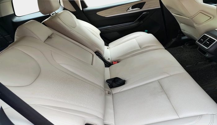 2021 Mahindra XUV700 AX 7 LUXURY D AT 7 STR, Diesel, Automatic, 78,797 km, interior