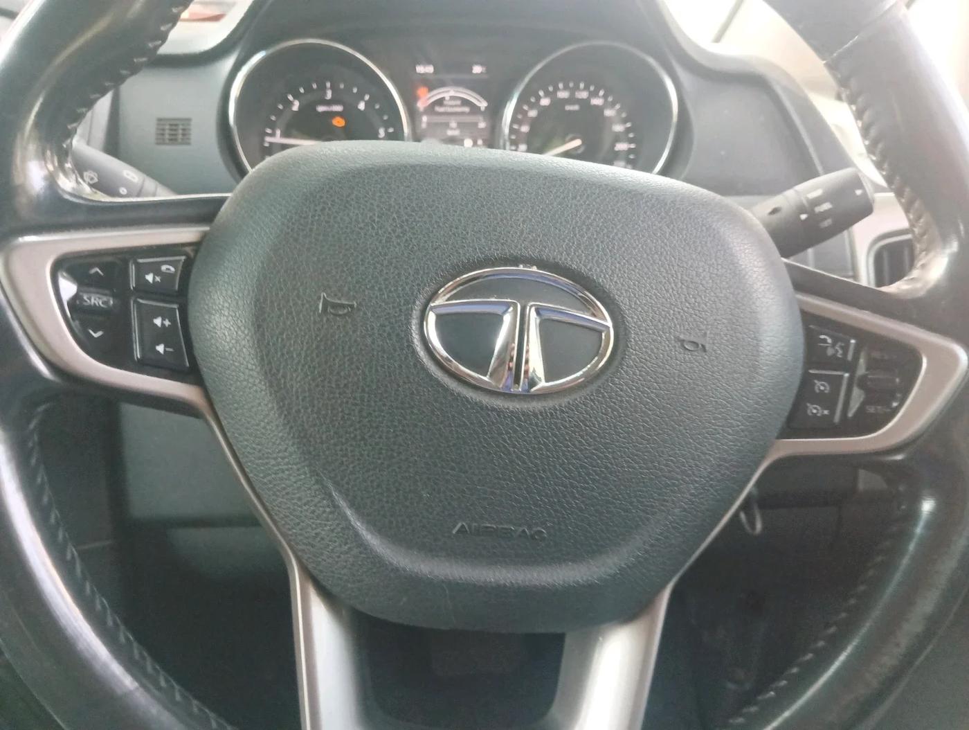 2017 Tata Hexa XTA 4X2 7 STR, Diesel, Automatic, 1,24,332 km, interior