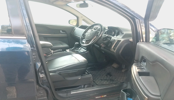 2017 Tata Hexa XTA 4X2 7 STR, Diesel, Automatic, 1,24,332 km, interior