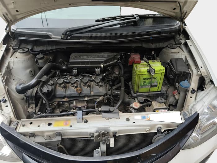 2019 Toyota Etios Liva VX DUAL TONE, Petrol, Manual, 50,434 km, exterior