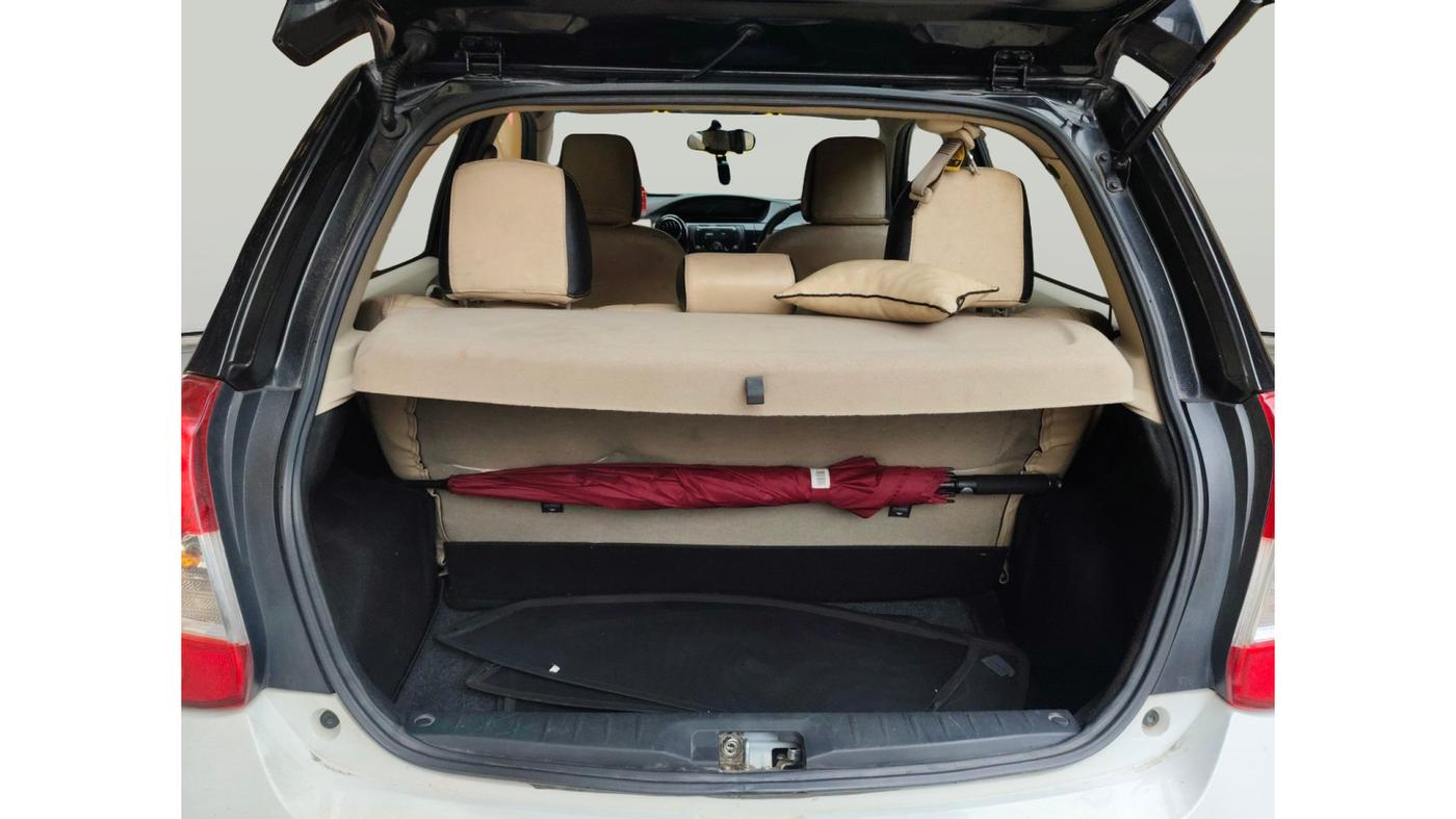 2019 Toyota Etios Liva VX DUAL TONE, Petrol, Manual, 50,434 km, exterior