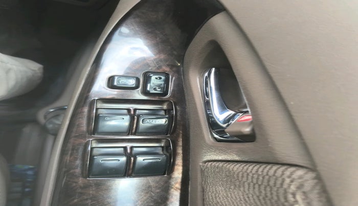 2015 Toyota Innova 2.5 VX 8 STR, Diesel, Manual, 1,88,681 km, interior
