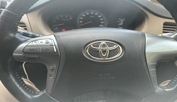 2015 Toyota Innova 2.5 VX 8 STR, Diesel, Manual, 1,88,681 km, interior