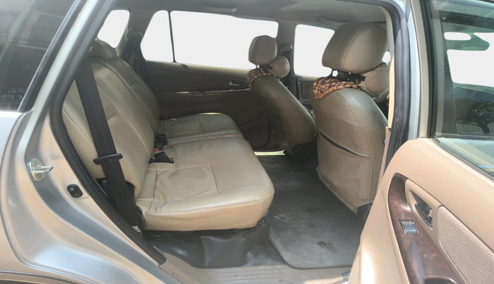 2015 Toyota Innova 2.5 VX 8 STR, Diesel, Manual, 1,88,681 km, interior