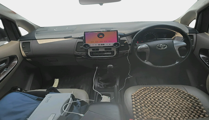 2015 Toyota Innova 2.5 VX 8 STR, Diesel, Manual, 1,88,681 km, interior