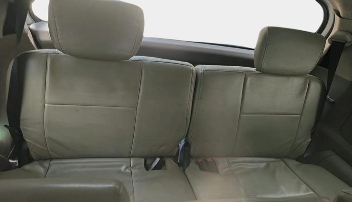 2015 Toyota Innova 2.5 VX 8 STR, Diesel, Manual, 1,88,681 km, interior