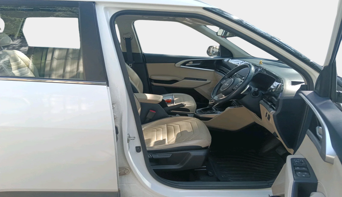 2022 KIA CARENS LUXURY PLUS 1.5 DIESEL AT 6 STR, Diesel, Automatic, 67,864 km, interior