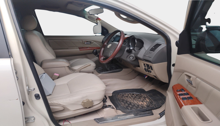 2010 Toyota Fortuner 3.0 4X4 MT, Diesel, Manual, 1,44,584 km, interior