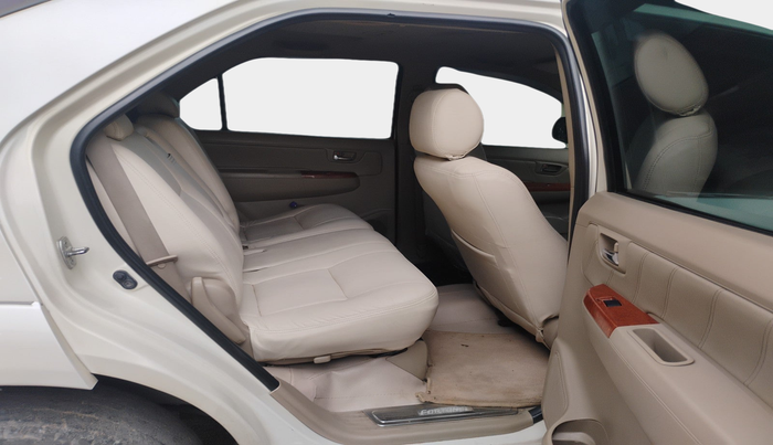 2010 Toyota Fortuner 3.0 4X4 MT, Diesel, Manual, 1,44,584 km, interior