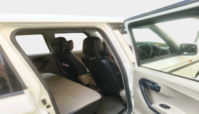 2022 Mahindra BOLERO NEO N 4, Diesel, Manual, 28,929 km, interior