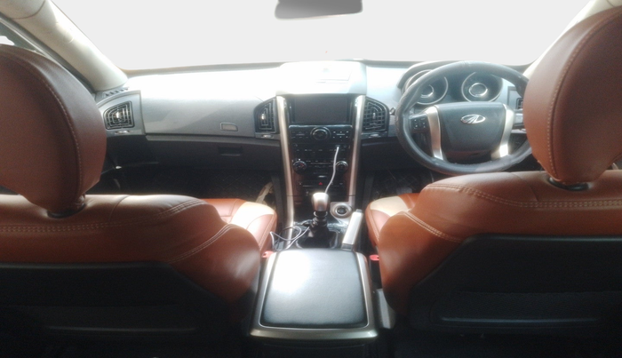 2018 Mahindra XUV500 W7, Diesel, Manual, 1,50,026 km, interior